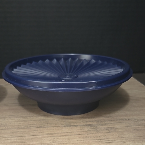 NWT Tupperware two Blue Servalier cereal/ Salad bowls with Lids 890 and 808 - Picture 5 of 9